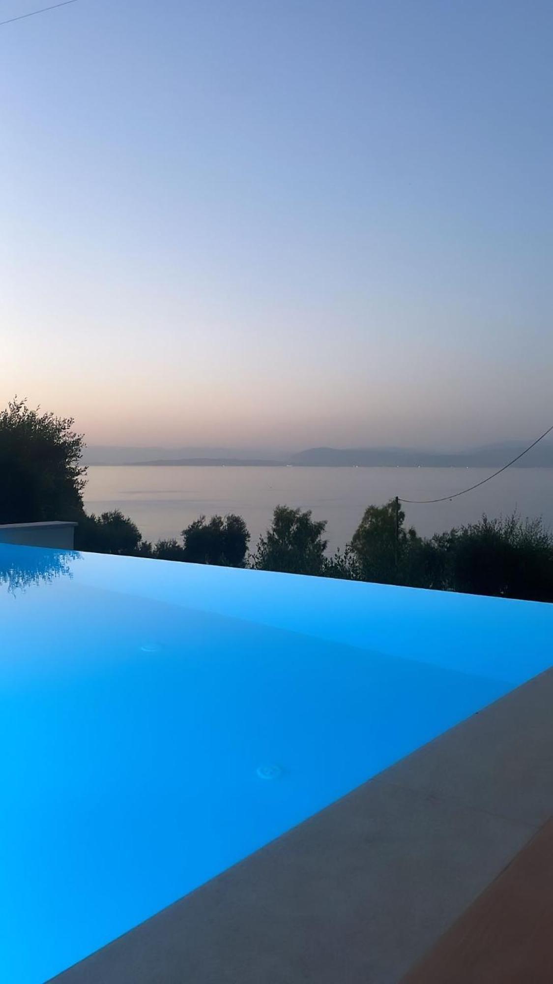 Veroniki Penthouse Deluxe Apartment Agios Ioannis Peristerion Esterno foto