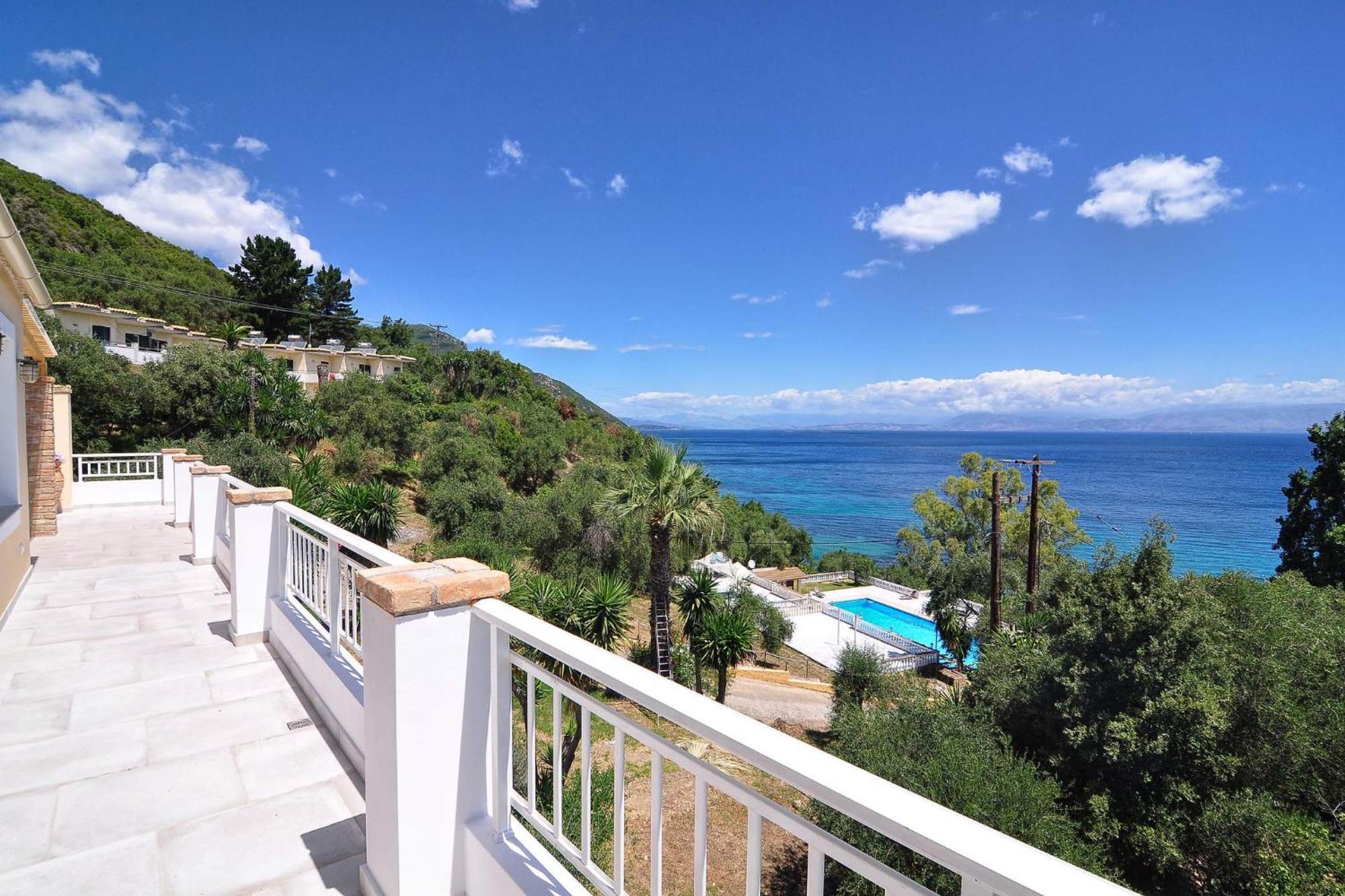 Veroniki Penthouse Deluxe Apartment Agios Ioannis Peristerion Esterno foto